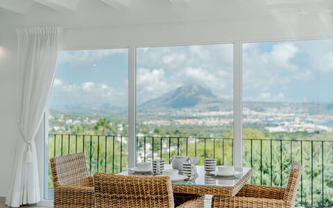 Vista Panoramica: Möbel, Stuhl, Tabelle, Interior Design, Küche & Esszimmer Tisch, Flooring, Fussboden, Esszimmer, Restaurant, Decke