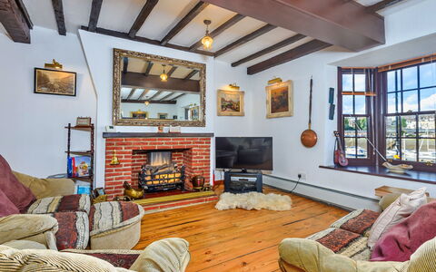Ukulele Cottage: Wohngebiet, Urban Design, Wohnung, Landscaping, Estate, Balkon, Villa, Villa