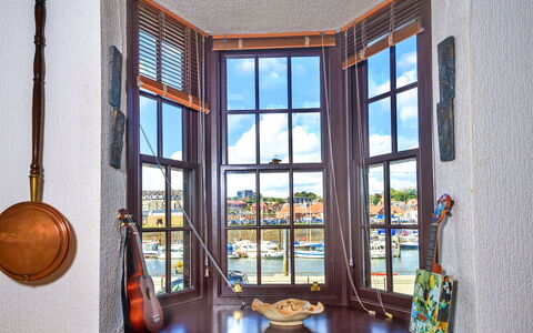 Ukulele Cottage: Wohngebiet, Urban Design, Wohnung, Landscaping, Estate, Balkon, Villa, Villa