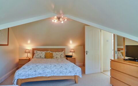 Cawsand 604: Schlafzimmer, Interior Design, Bett, Decke, Holz, Möbel, Bedding, Bettdecke, Flooring, Zimmer