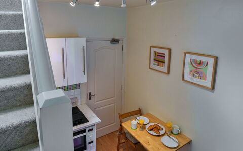 Cawsand 604: Flooring, Holz, Interior Design, Fussboden, Decke, Beleuchtung, Möbel, Zimmer, Küche, Light Fixture