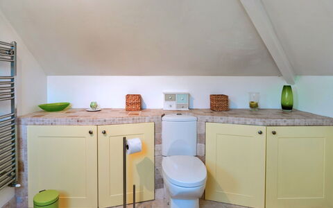 Cawsand 604: Armatur, Flooring, Badezimmer, Fussboden, Interior Design, Installation, Toilette, Zimmer, Zapfhahn, Badezimmerschrank