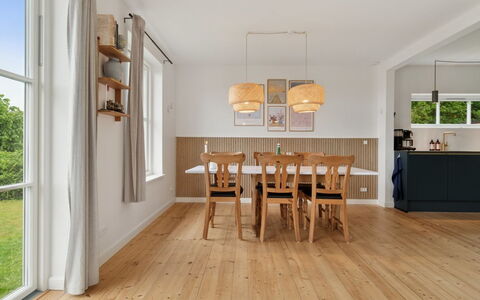 Hermine - 250M from the Sea: Möbel, Flooring, Holzboden, Fussboden, Interior Design, Holz, Decke, Laminatboden, Küche & Esszimmer Tisch, Esszimmer