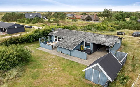 Claudine - 700M from the Sea: Haus, Dach, Zuhause, Hütte, Schuppen, Gartenbauten, Abstellgleis, Garten, Blockhaus, Hütte