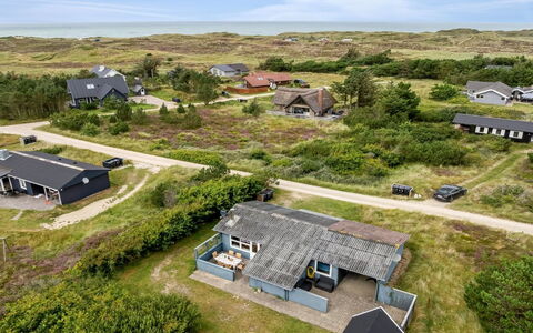 Claudine - 700M from the Sea: Haus, Dach, Zuhause, Hütte, Schuppen, Gartenbauten, Abstellgleis, Garten, Blockhaus, Hütte