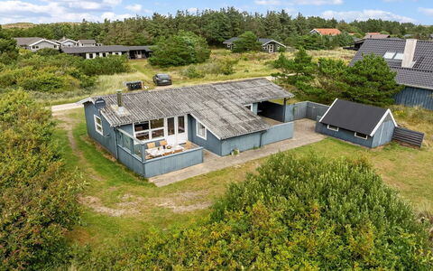 Claudine - 700M from the Sea: Haus, Dach, Zuhause, Hütte, Schuppen, Gartenbauten, Abstellgleis, Garten, Blockhaus, Hütte