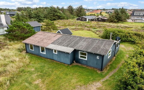 Claudine - 700M from the Sea: Haus, Dach, Zuhause, Hütte, Schuppen, Gartenbauten, Abstellgleis, Garten, Blockhaus, Hütte