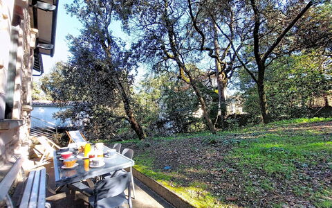 Villa Vent Debout: Ast, Frühling, Garten, Gartenmöbel, Garten, Landscaping, Tisch Im Freien, Hinterhof, Schatten
