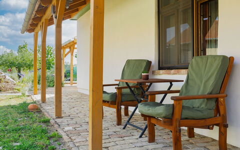 Goggola: Holz, Möbel, Gartenmöbel, Hartholz, Holzbeize, Veranda, Planke, Schatten, Stuhl, Garten