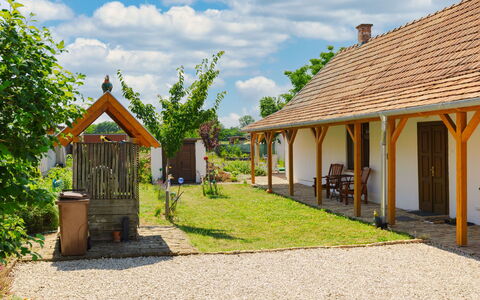 Goggola: Dach, Hütte, Zuhause, Garten, Schatten, Hinterhof, Bauernhaus, Gartenbauten, Rasen, Garten