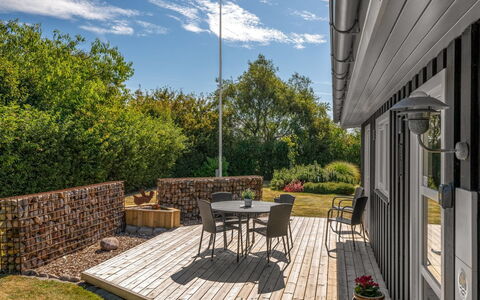 Anelise - 800M to the Fjord: Holz, Strauch, Garten, Grundstueck, Zuhause, Deck, Veranda, Ground, Hinterhof, Hartholz