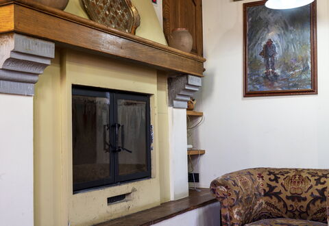 Country Historical House Lucca: Holz, Interior Design, Flooring, Möbel, Fussboden, Zimmer, Bilderrahmen, Wohnzimmer, Feuerstelle, Holzbeize