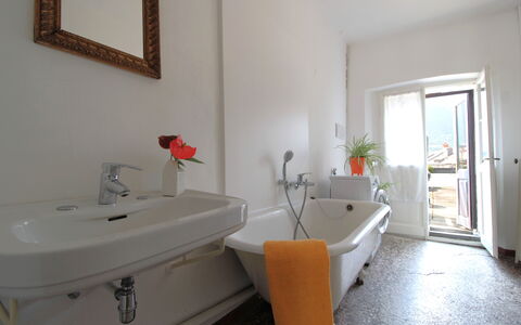 Casa Zaira: Armatur, Bad Sink, Interior Design, Installation, Zapfhahn, Fussboden, Sinken, Badezimmer, Zimmerpflanze, Spiegel