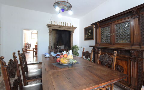 Casa Zaira: Möbel, Holz, Interior Design, Tabelle, Stuhl, Flooring, Esszimmer, Küche & Esszimmer Tisch, Zimmer, Fussboden