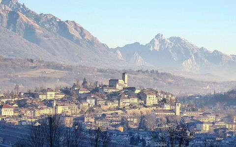 Casa Zaira: Bergforms, Hügel, Berg, Wohngebiet, Dach, \Stadt, Landschaft, Bergstation, Hochland, Gebirge
