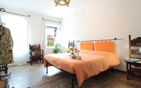 Casa Zaira: Möbel, Interior Design, Bett, Schlafzimmer, Wand, Flooring, Fussboden, Bedding, Zimmer, Bettdecke