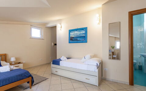 Sweet Conero: Fussboden, Möbel, Interior Design, Flooring, Decke, Wohnung, Zuhause, Schlafzimmer, Zimmer, Bett