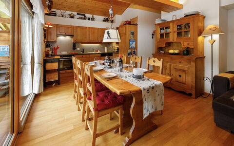 Mon Abri B: Möbel, Holz, Interior Design, Decke, Küche, Zimmer, Beleuchtung, Tabelle, Zuhause, Cabinetry
