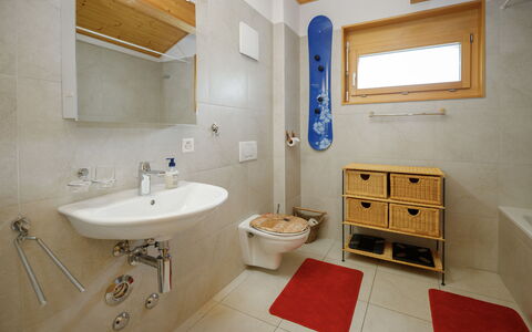 Mon Abri B: Flooring, Armatur, Interior Design, Fussboden, Holz, Sinken, Decke, Badezimmer, Zimmer, Zapfhahn