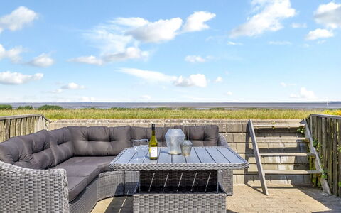 Kjera - 2.4Km from the Sea: Möbel, Gartenmöbel, Tisch Im Freien, Deck, Stuhl, Hartholz, Planke, Terrasse, Outdoor Struktur, Balkon
