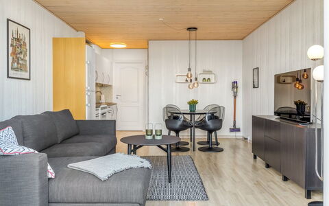 Kjera - 2.4Km from the Sea: Möbel, Interior Design, Flooring, Couch, Holz, Fussboden, Decke, Wohnzimmer, Light Fixture, Zimmer
