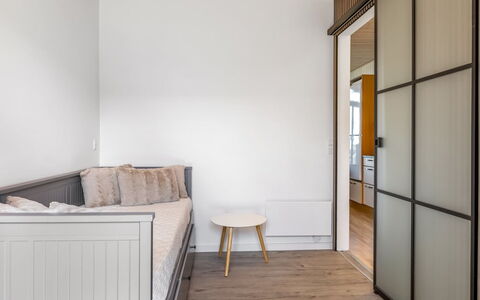 Kjera - 2.4Km from the Sea: Flooring, Fussboden, Holz, Möbel, Interior Design, Holzboden, Schlafzimmer, Bett, Beleuchtung, Decke