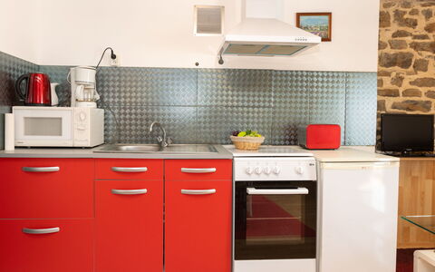 Les Jardins: Küchengerät, Küche, Major Appliance, Countertop, Cabinetry, Haushaltsgerät, Interior Design, Herd, Spüle, Möbel