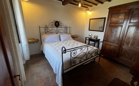 Appartamento Del Mercato: Wand, Flooring, Möbel, Fussboden, Schlafzimmer, Zimmer, Bett, Bettrahmen, Bilderrahmen, Hartholz