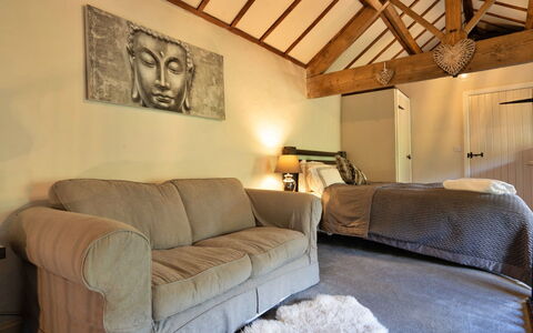 End Barn at Blackclough Farm: Möbel, Interior Design, Wand, Flooring, Fussboden, Holz, Decke, Bett, Schlafzimmer, Zuhause