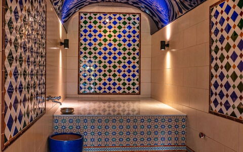 Kite'S Gate: Flooring, Fussboden, Interior Design, Armatur, Fliese, Badezimmer, Decke, Installation, Zapfhahn, Mosaik
