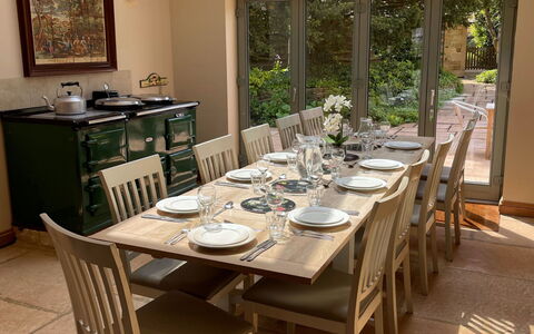 Ryeworth Cottage: Möbel, Holz, Flooring, Esszimmer, Küche & Esszimmer Tisch, Tabelle, Interior Design, Fussboden, Stuhl, Zimmer