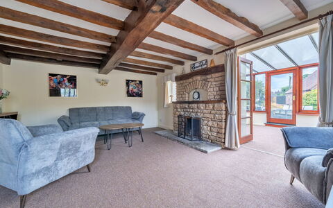 Barn Cottage: Möbel, Interior Design, Holz, Couch, Flooring, Decke, Fussboden, Zimmer, Zuhause, Wohnzimmer