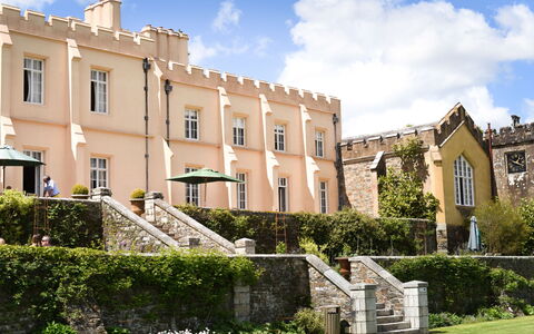 Historic Castle on River Tamar: Estate, Villa, Stattliches Heim, Schloss, Palast, Garten, Rasen, Offizieller Wohnsitz, Hof