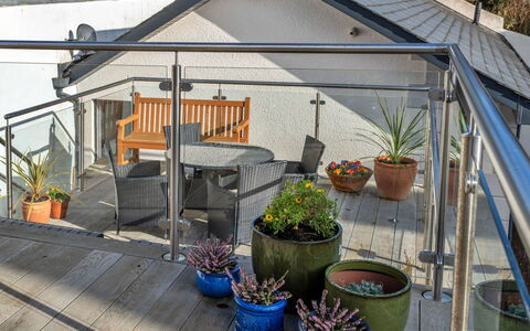The Willows: Geländer, Zuhause, Verbundwerkstoff, Blumentopf, Deck, Veranda, Balkon, Baluster, Treppe, Zimmerpflanze