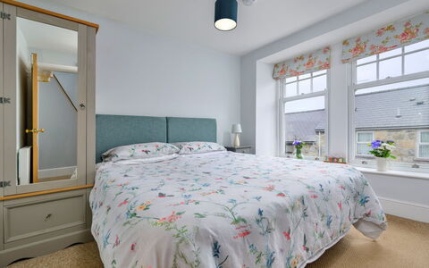 Penmaen House: Möbel, Bett, Interior Design, Schlafzimmer, Fussboden, Flooring, Wand, Bedding, Zimmer, Bettdecke