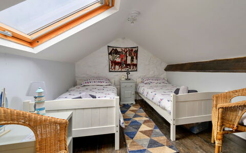 Penmaen House: Möbel, Bett, Schlafzimmer, Interior Design, Fussboden, Flooring, Holz, Decke, Bedding, Zimmer