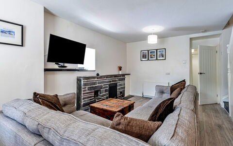 Blaen Ddol: Möbel, Holz, Couch, Zuhause, Interior Design, Wohnzimmer, Zimmer, Decke, Wohnung