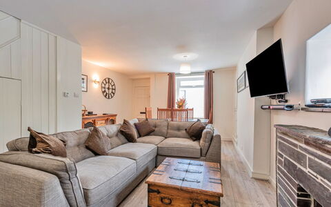 Blaen Ddol: Möbel, Holz, Couch, Zuhause, Interior Design, Wohnung, Wohnzimmer, Haus, Decke