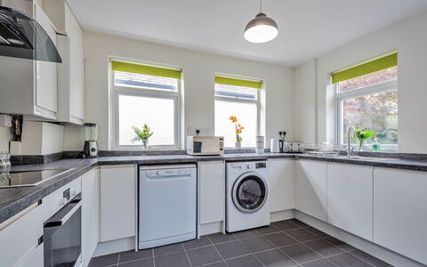 Blaen Ddol: Major Appliance, Interior Design, Flooring, Küchengerät, Küche, Waschmaschine, Decke, Fussboden, Countertop, Haushaltsgerät