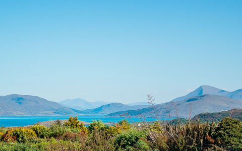 Creag Dubh: Himmel, Blau, Bergforms, Grün, Wasser, Berg, Hügel, Natürliche Landschaft, Vegetation, Hochland
