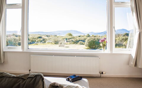 Creag Dubh: Interior Design, Zimmer, Daylighting, Fensterbehandlung, Linens, Vorhang, Kissen, Dekokissen