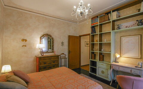 Butterfly Apartment In Lucca: Möbel, Interior Design, Wand, Holz, Zimmer, Schlafzimmer, Decke, Bett, Flooring, Fussboden
