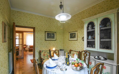 Butterfly Apartment In Lucca: Interior Design, Möbel, Holz, Decke, Flooring, Beleuchtung, Esszimmer, Fussboden, Zimmer, Tabelle