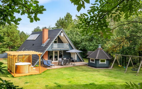 Hannele - 10Km from the Sea: Hütte, Garten, Design, Schatten, Gartenbauten, Blockhaus