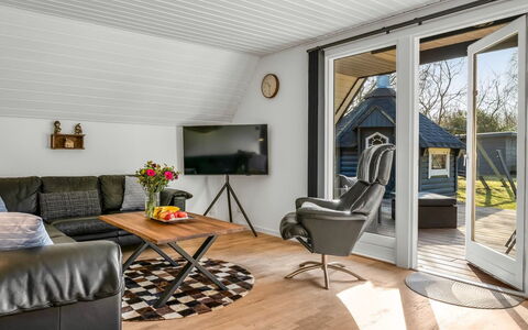 Hannele - 10Km from the Sea: Möbel, Interior Design, Flooring, Holz, Fussboden, Decke, Couch, Holzboden, Wohnzimmer, Zimmer