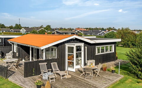 Thit - 90M from the Sea: Hütte, Hinterhof, Garten, Gartenbauten, Schuppen, Abstellgleis, Gartenmöbel, Blockhaus, Outdoor Struktur, Hütte