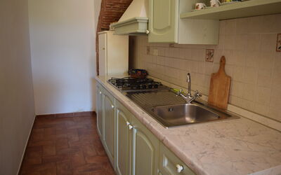 Arco Grande: Küche, Countertop, Flooring, Holz, Interior Design, Küchengerät, Major Appliance, Spüle, Cabinetry, Fussboden