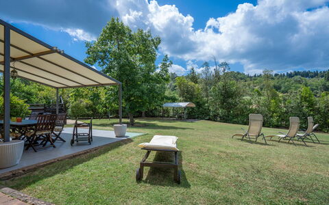 Casale La Canigiana, House, Pool, San Miniato: Baum, Möbel, Grundstueck, Schatten, Gartenmöbel, Garten, Tisch Im Freien, Park, Rasen, Stuhl