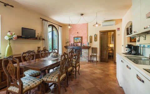 Casale La Canigiana, House, Pool, San Miniato: Möbel, Interior Design, Flooring, Holz, Esszimmer, Küche & Esszimmer Tisch, Decke, Tabelle, Fussboden, Stuhl