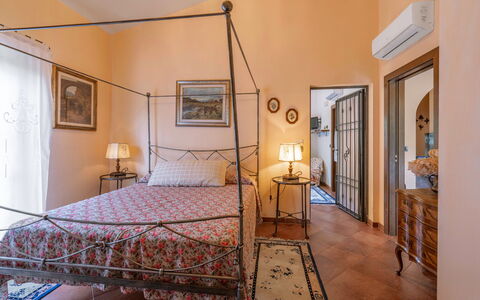 Casale La Canigiana, House, Pool, San Miniato: Möbel, Wand, Interior Design, Flooring, Fussboden, Decke, Bett, Schlafzimmer, Beleuchtung, Zimmer
